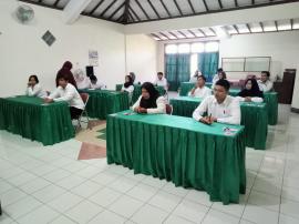 PELAKSANAAN UJIAN PANGRIPTO DAN STAF KAMITUWO KALURAHAN PUTAT